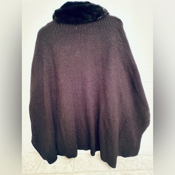 Calvin Klein Black Faux Fur Trim Knit Open Front Wrap Poncho Cape - Picture 2 of 5
